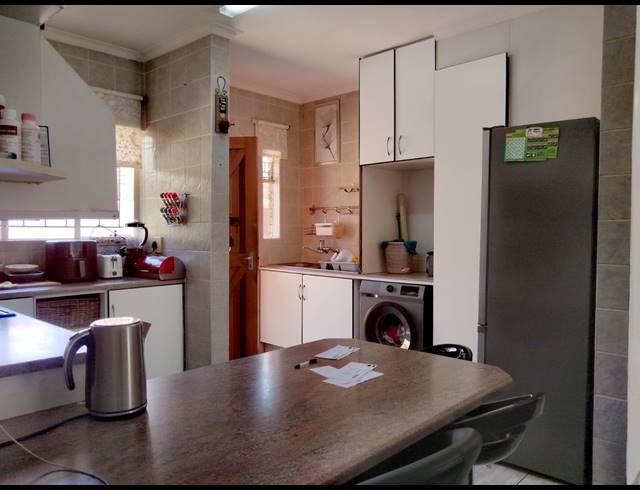 4 BEDROOM HOUSE FOR SALE IN KEMPTON PARK AH
